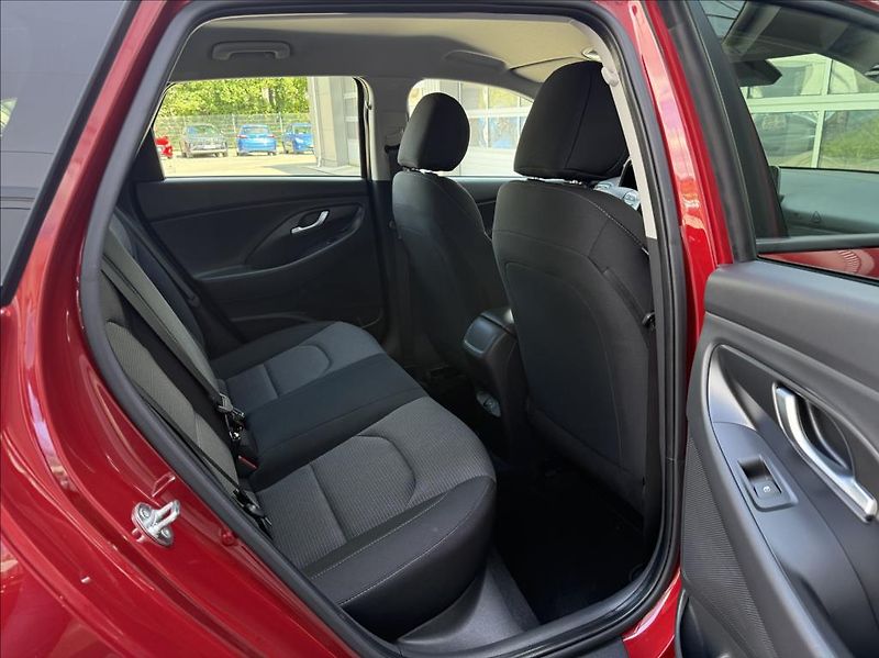Hyundai i30 1,5 T DCT  WG FL Family Climat - fotka 14 z 25