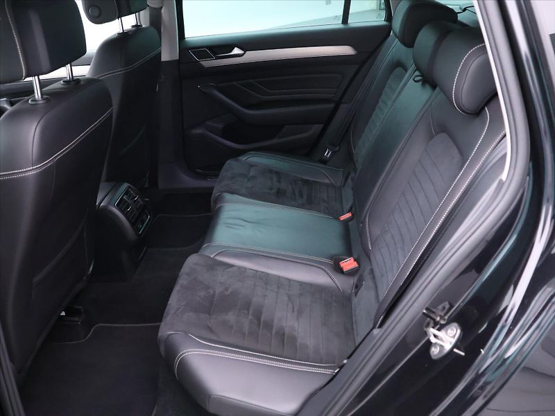 Volkswagen Passat 2,0 TDI 110kW DSG Elegance - fotka 17 z 37