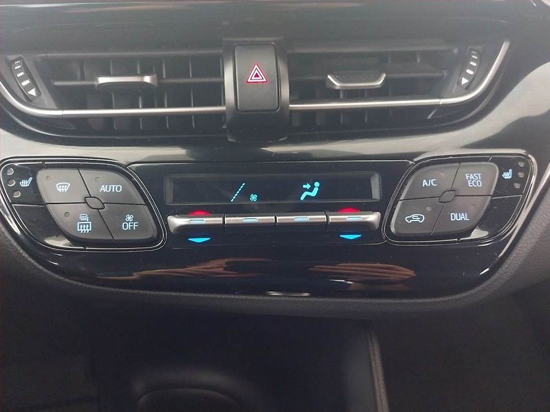 Toyota C-HR (2018) 1.8 Hybrid - fotka 18 z 24