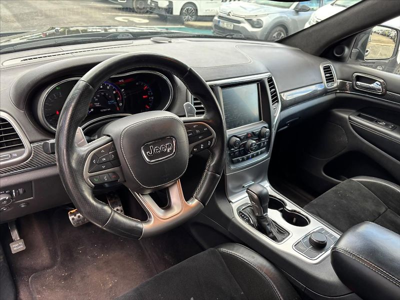 Jeep Grand Cherokee 6,4 SRT  6,4 V8 Hemi - fotka 18 z 30