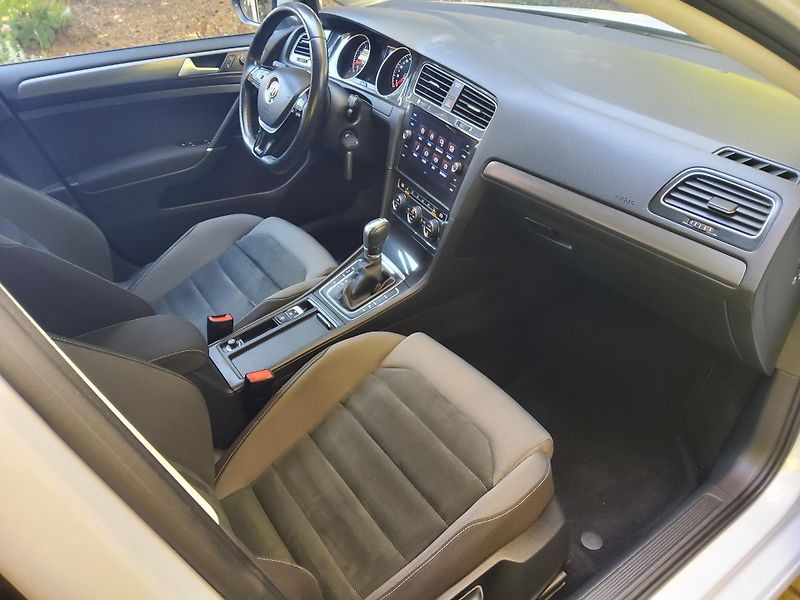 Volkswagen Golf (2018) 1.5TSI 96kW DSG 1maj ČR LED - fotka 9 z 27