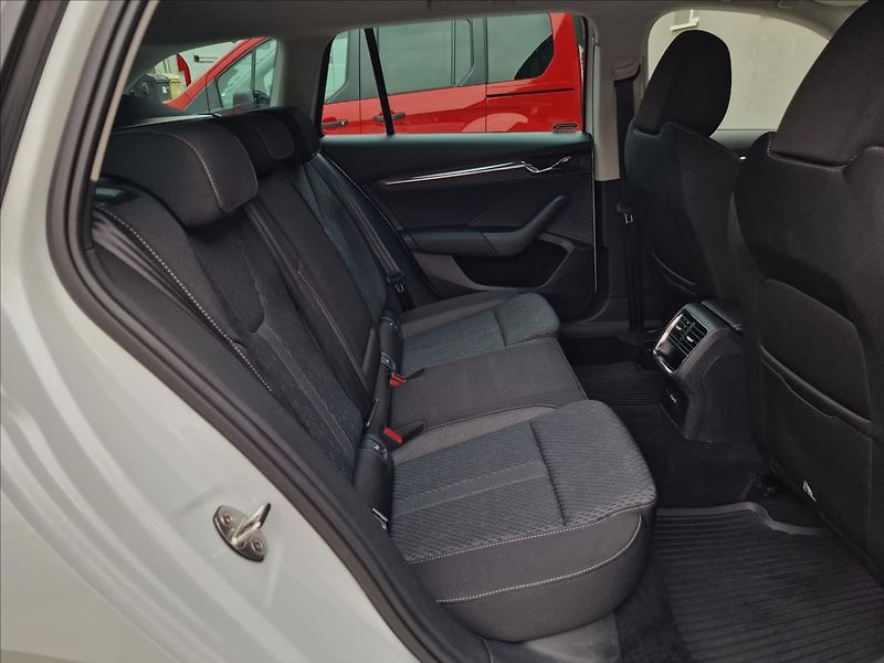 Škoda Octavia 2.0 TDI 110kw Style,ČR,1.Maj. - fotka 15 z 50