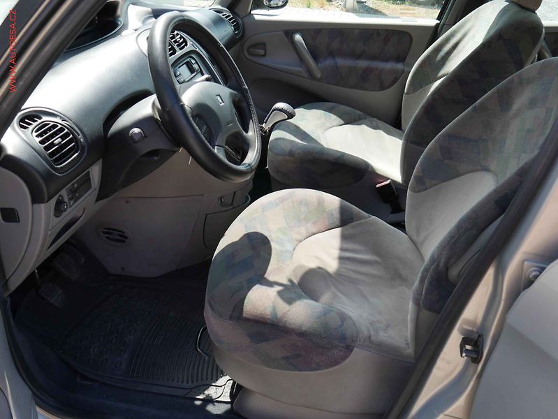 Citroën Xsara Picasso (2002) 1.8i, autoAC - fotka 9 z 16