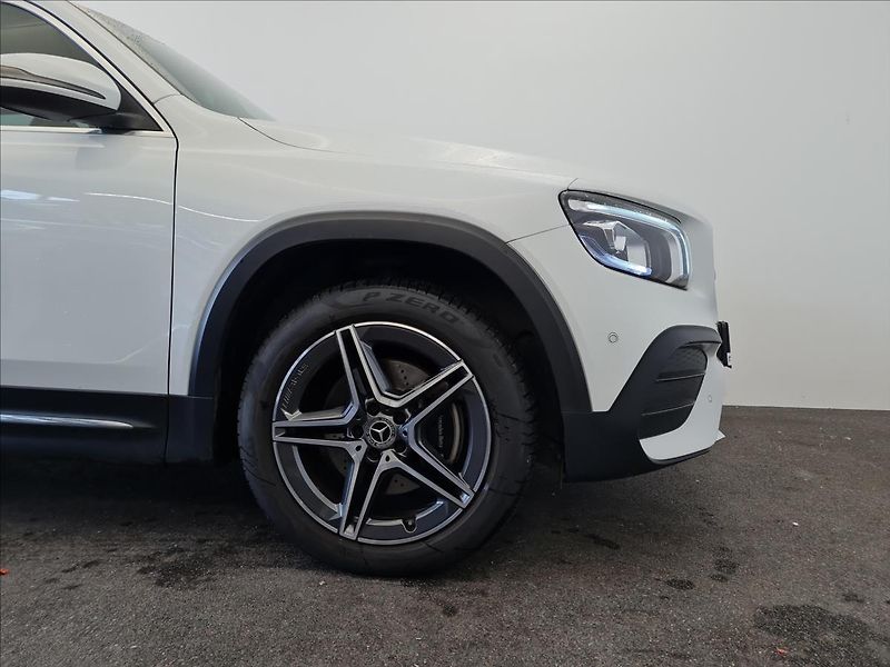 Mercedes-Benz GLB 200 4MATIC AMG Line - fotka 22 z 22