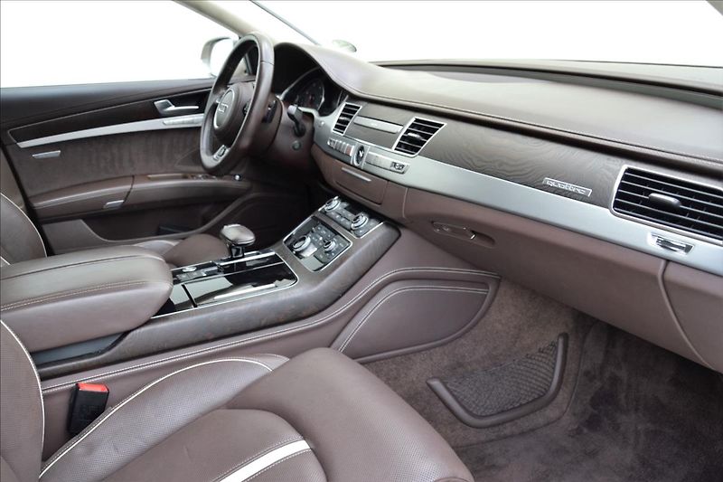 Audi A8 4.2 TDI/V8/Design-Selection/CZ - fotka 32 z 49