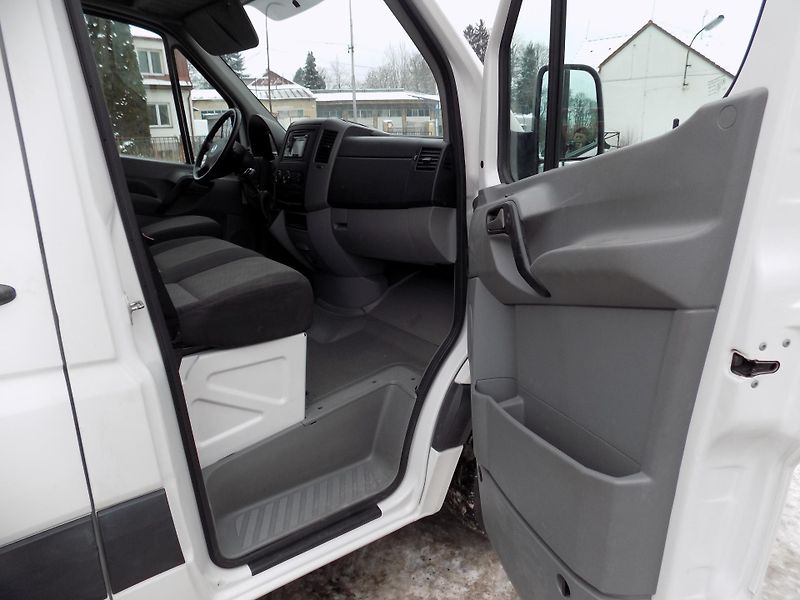 Volkswagen Crafter (2013) 2,0 120KW L2H2 SERVISKA - fotka 26 z 43