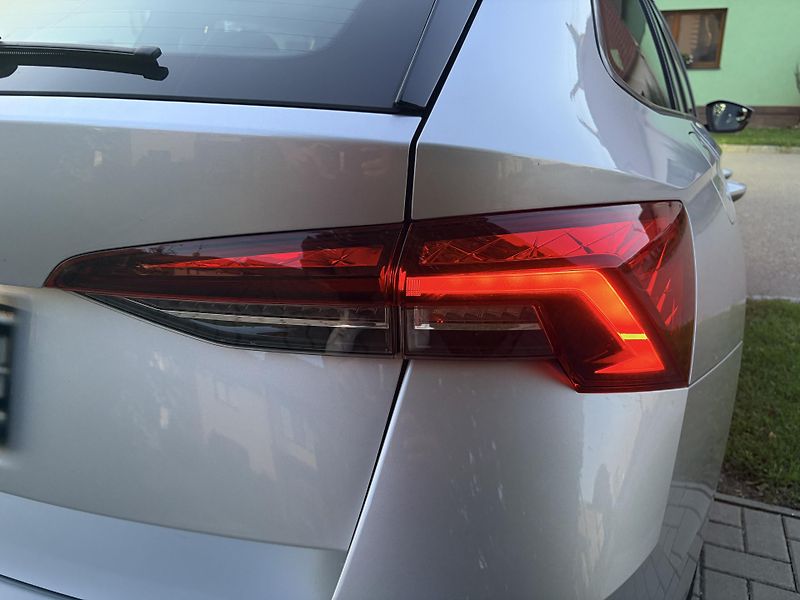 Škoda Octavia 2.0TDI 110KW DSG LED FACELIFT - fotka 6 z 53