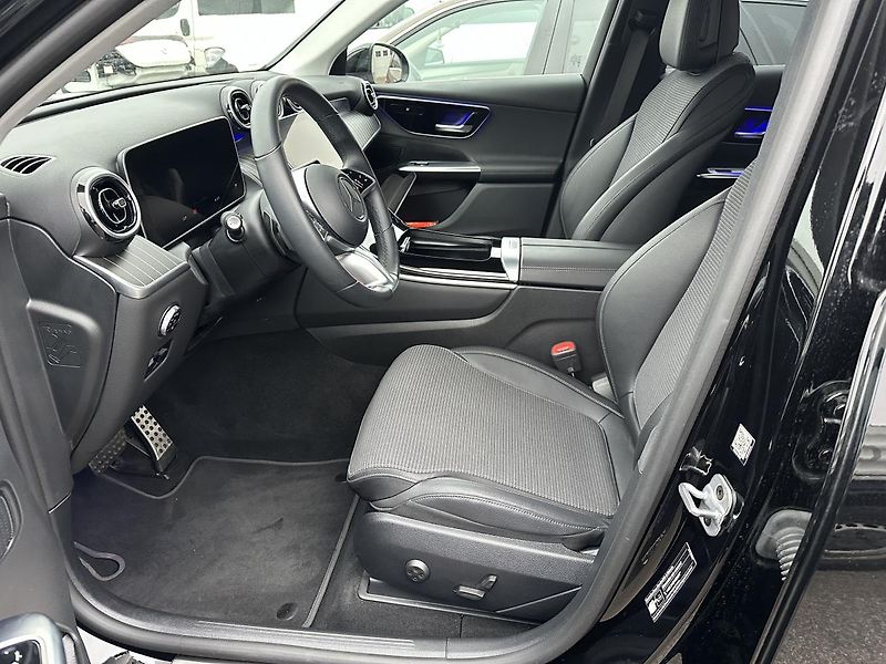 Mercedes-Benz GLC (2023) 300de 4MATIC - fotka 23 z 27