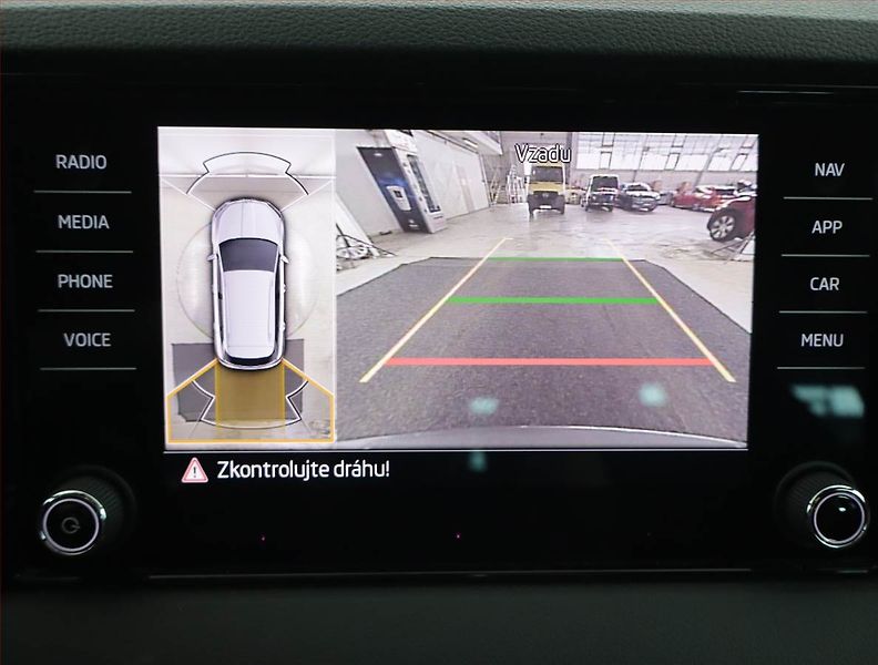 Škoda Karoq (2024) Sportline 1.5 TSI - fotka 20 z 22