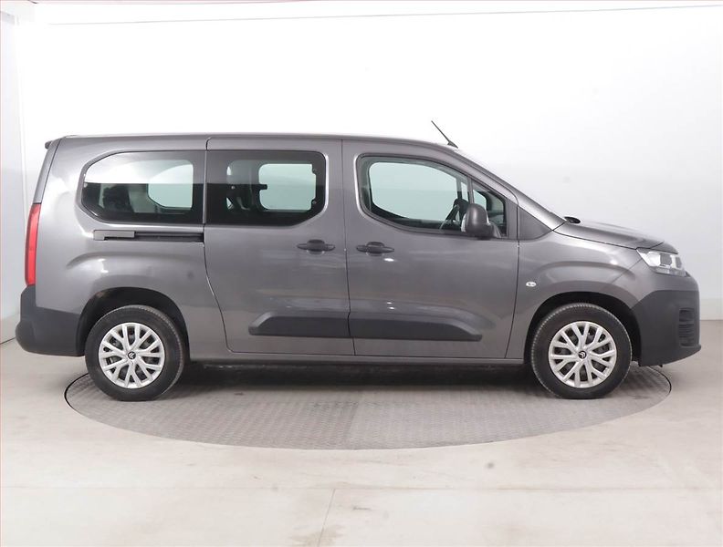 Citroën Berlingo (2022) Maxi Live Pack 1.2 PureTech - fotka 6 z 19