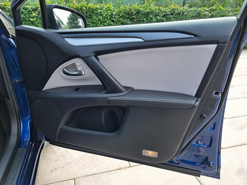 Toyota Avensis (2016) 1.8 COMFORT,KAMERA,ALU - fotka 23 z 42
