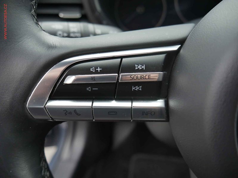 Mazda 3 (2020) 2.0i, 1.maj,ČR, AT, navi - fotka 17 z 21