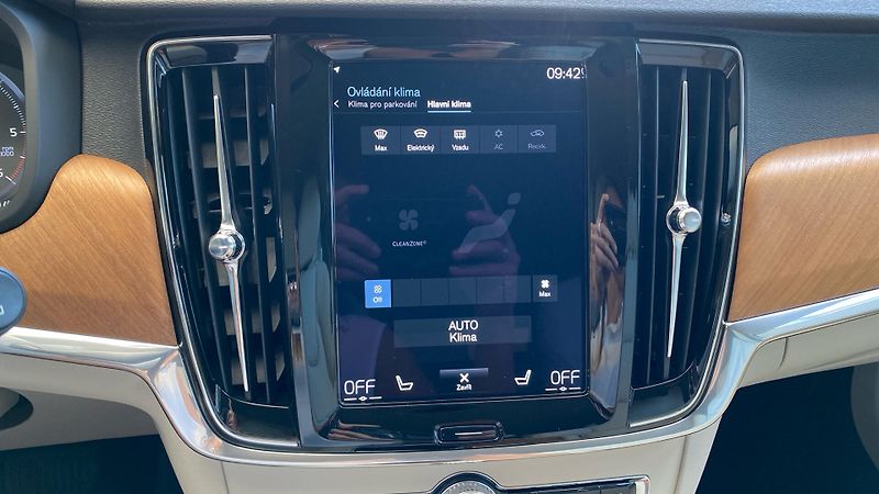 Volvo V90 MOMENTUM PRO, B4 AWD, 145+10 k - fotka 20 z 33