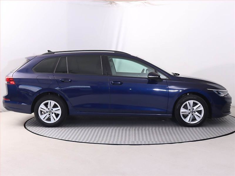 Volkswagen Golf (2022) Life 2.0 TDI, Serv.kniha, Navi - fotka 6 z 18
