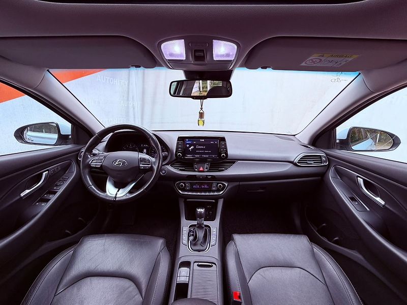 Hyundai i30 1.4 T-GDi Premium Aut., Servis - fotka 17 z 34