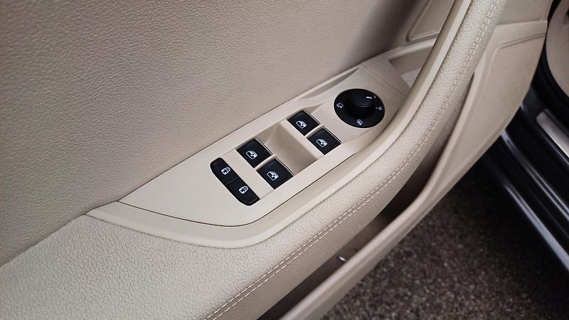 Škoda Superb L&K 2.0TSI 200kW-TZ-ČR-DPH - fotka 22 z 50