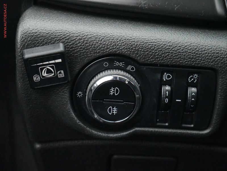 Opel Cascada (2013) 1.4i, AC, výhřev sed - fotka 20 z 21
