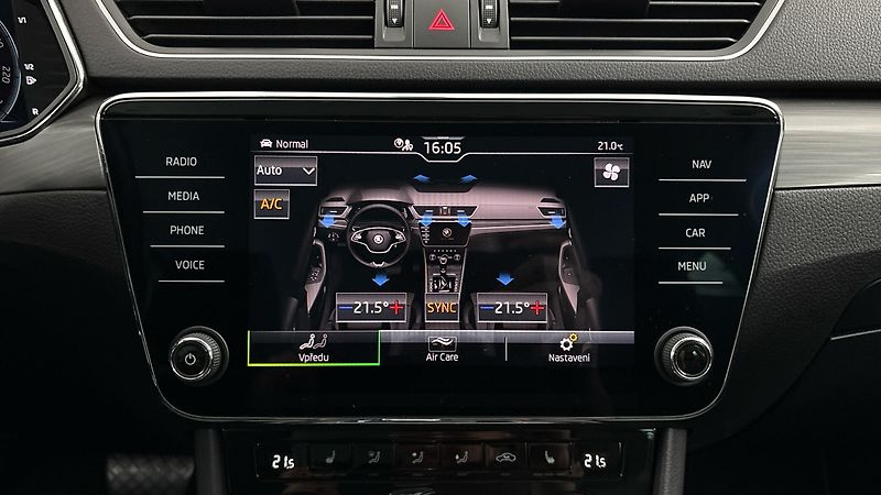Škoda Superb 2.0 TDI DSG Style Combi - fotka 27 z 30