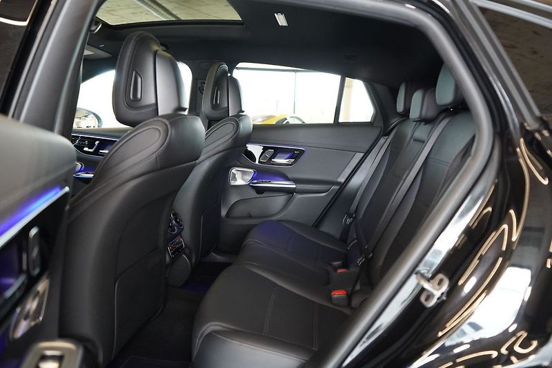 Mercedes-Benz GLC 220d Kupé 4M AMG, Masáž, 360° - fotka 46 z 50