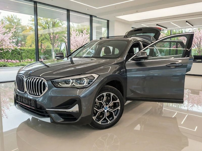 BMW X1 (2022) xDrive25eA Plug-in Hybrid - fotka 1 z 41