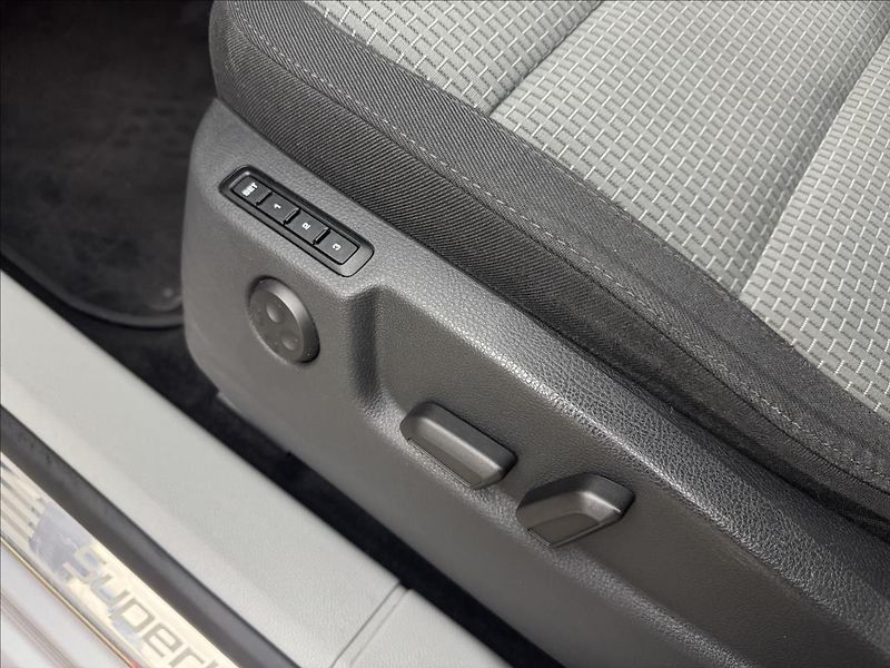 Škoda Superb 2,0 TDi DSG ALU COLUMBUS TAŽNÉ - fotka 25 z 32