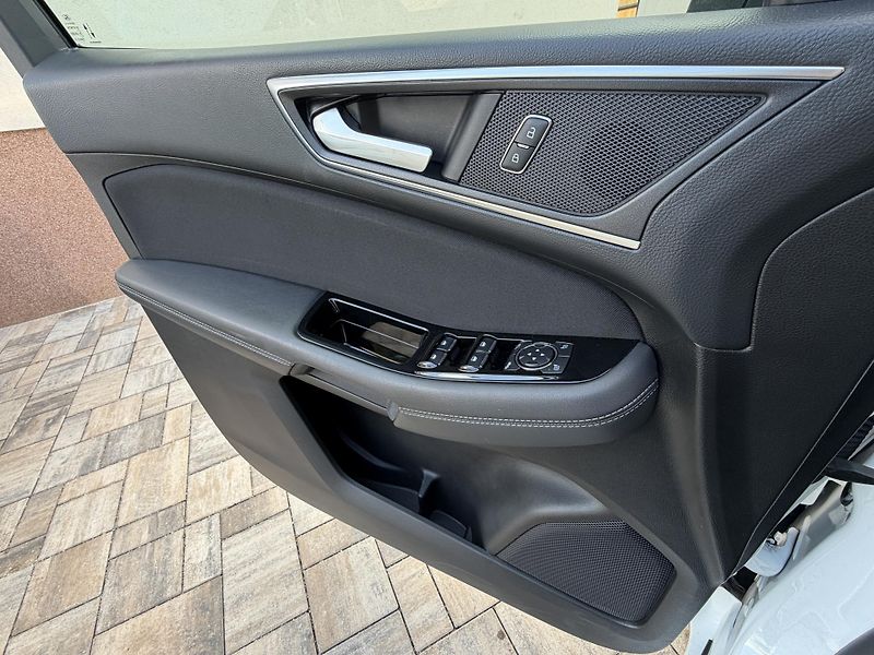 Ford S-MAX (2022) Titanium, 190PS, 7 mist, AT8 - fotka 14 z 18