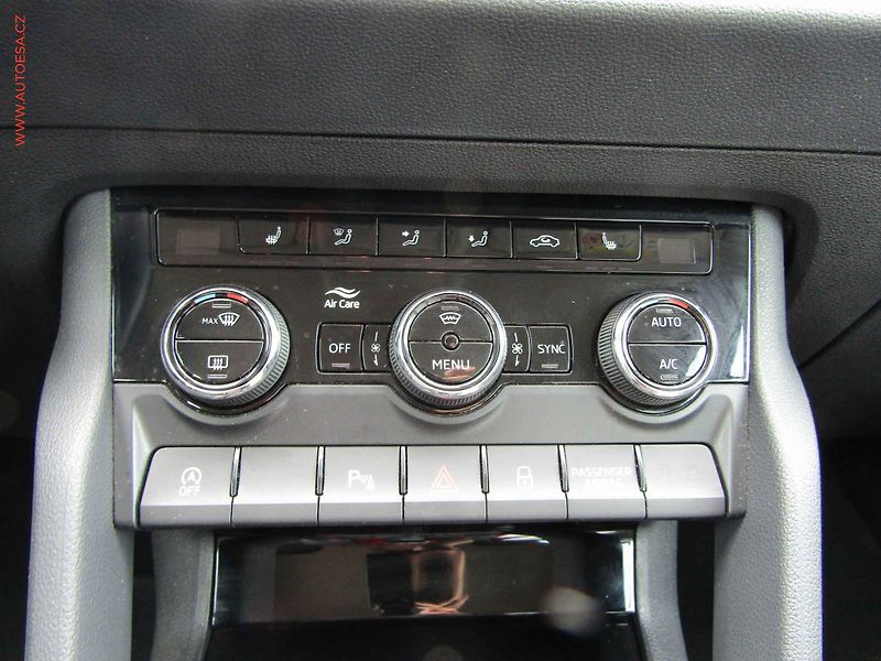 Škoda Karoq (2020) 1.5 TSi, 2.maj, LED, navi - fotka 13 z 18