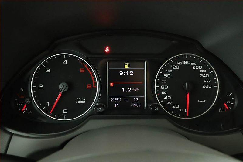 Audi Q5 (2012) Exclusive 3.0 TDI, 4X4 - fotka 8 z 18