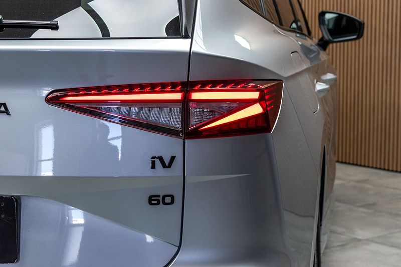 Škoda Enyaq 60 62kWh SPORTLINE*SoH-87%*DPH - fotka 35 z 40