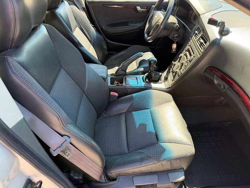 Volvo V70 2.4D 120kW/Tažné/Temp/novéPneu - fotka 15 z 18