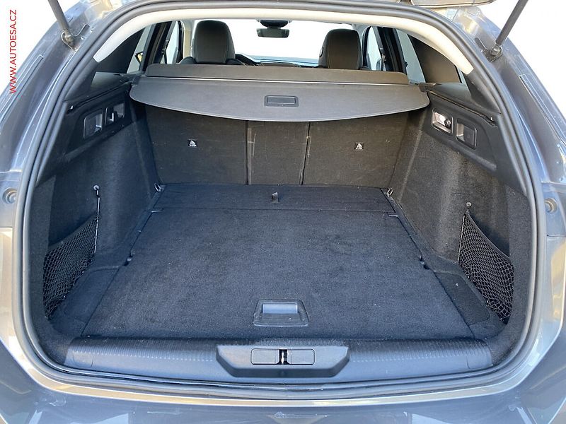 Peugeot 308 (2022) 1.5 HDi, Allure, LED, kamera - fotka 7 z 21