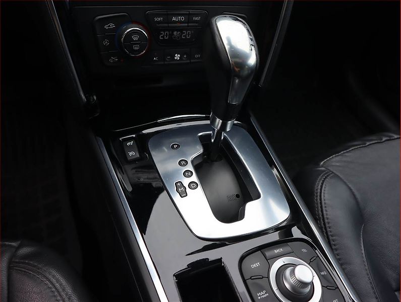 Renault Latitude (2012) Initiale 2.0 dCi, Automat - fotka 17 z 20