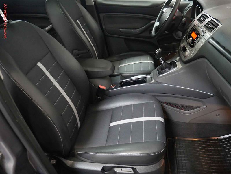 Ford Kuga (2011) 2.0 TDCi 4x4, AC, TZ, park - fotka 12 z 22