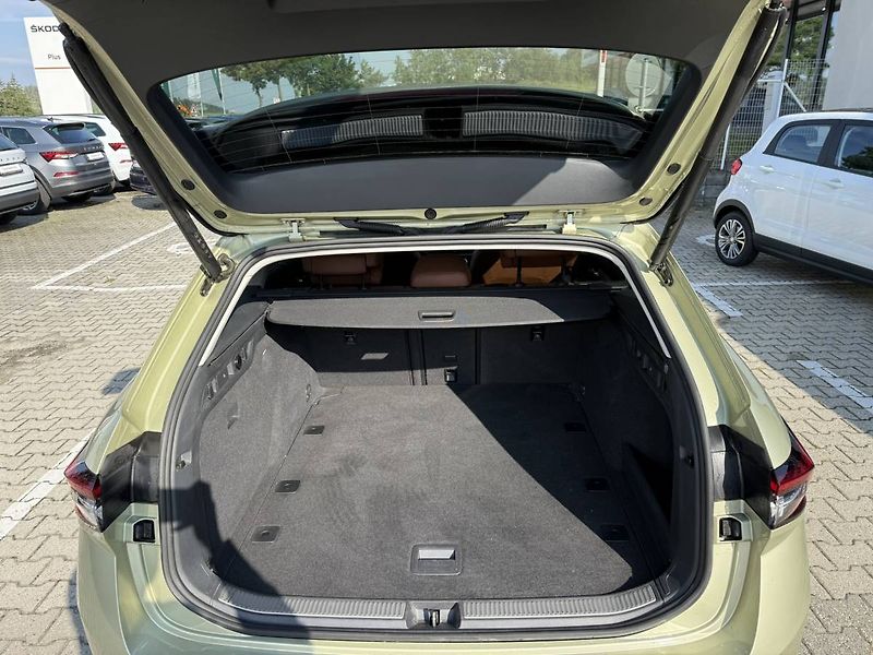 Škoda Superb Combi L&K 2,0 TDI 110kW DSG7/. - fotka 21 z 26