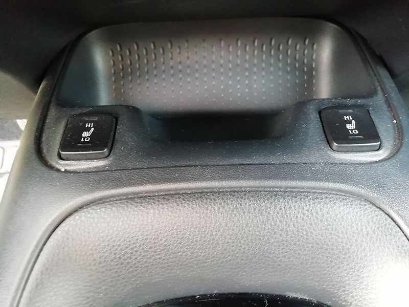 Toyota Corolla 1.5VVTi Comfort Tech - fotka 17 z 20