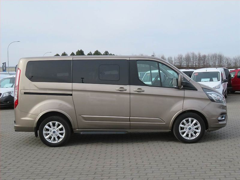 Ford Tourneo Custom (2019) Titanium 2.0 EcoBlue mHEV - fotka 6 z 20