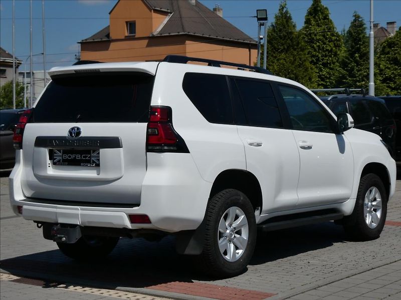 Toyota Land Cruiser 2,8 D-4D 150kW 2Maj, ČR, DPH - fotka 7 z 41