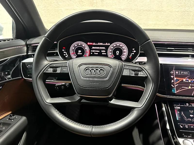 Audi A8 (2018) Vrcholná limuzína Audi A8L - fotka 9 z 12