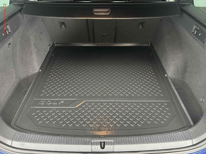 Volkswagen Golf (2016) 2.0 TSI 4x4, ČR, DSG, STK8 - fotka 7 z 19