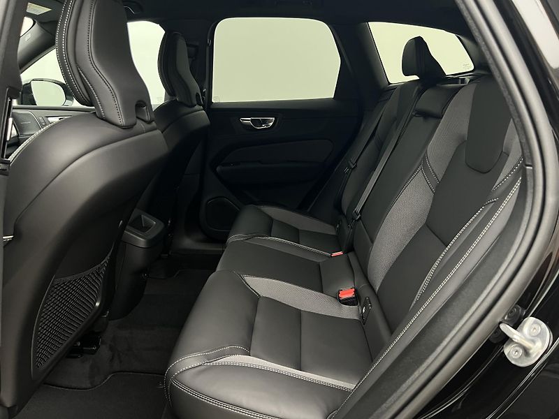 Volvo XC60 (2026) B5 AWD BLACK EDITION PLUS AUT - fotka 5 z 42