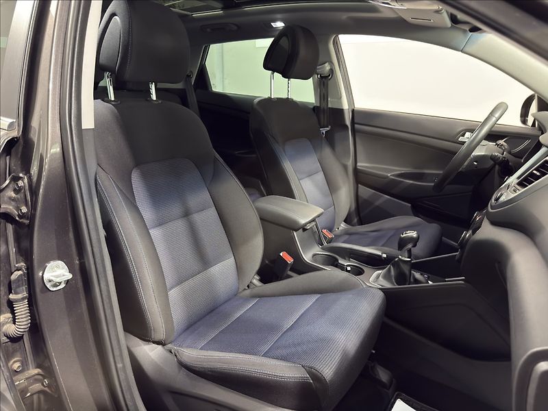 Hyundai Tucson 2,0   CRDI 4X4 STYLE PANO - fotka 29 z 40