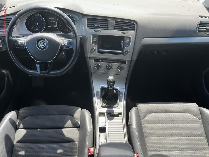 Volkswagen Golf (2015) 1.6TDI, Navi - fotka 8 z 21