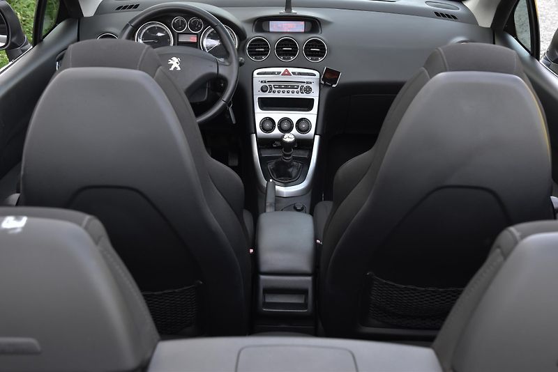 Peugeot 308 CC 1.6 HDi 6st,KLIMA,TEMP,ALU - fotka 32 z 41