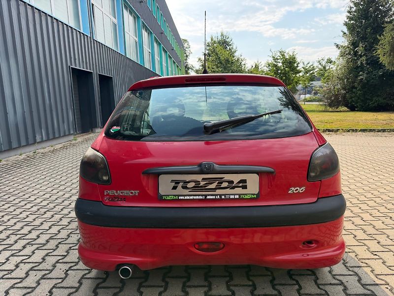 Peugeot 206 1,4i / 55 kW / sada pneu  - fotka 4 z 18