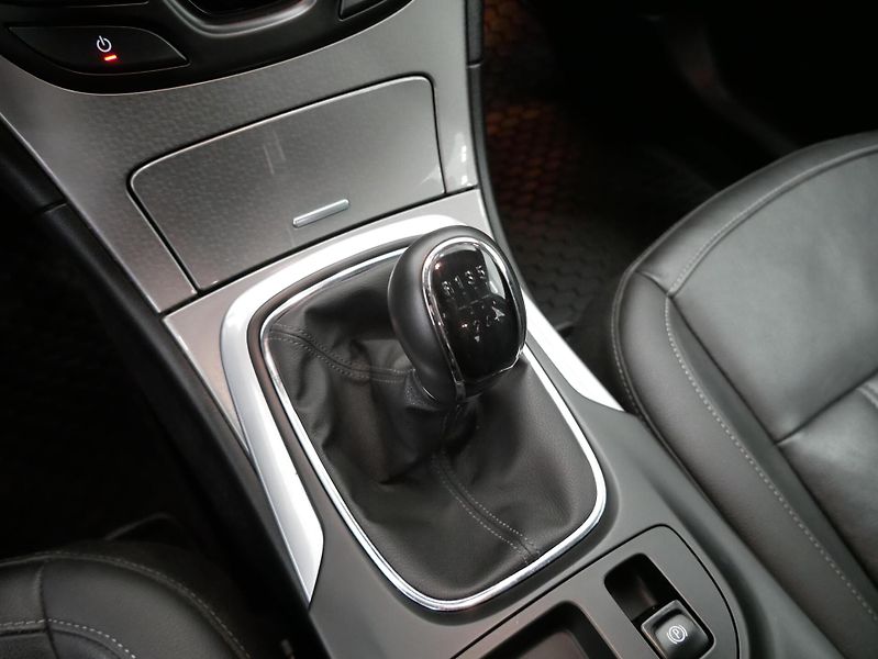 Opel Insignia - fotka 22 z 24