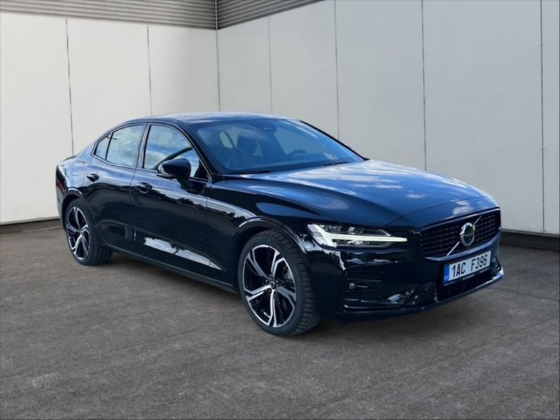 Volvo S60 2,0 B5 Ultimate Dark AWD AT - fotka 1 z 11