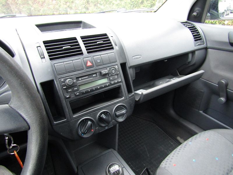 Volkswagen Polo (2005) 1.2i 40kW   CZ PŮVOD - fotka 30 z 31