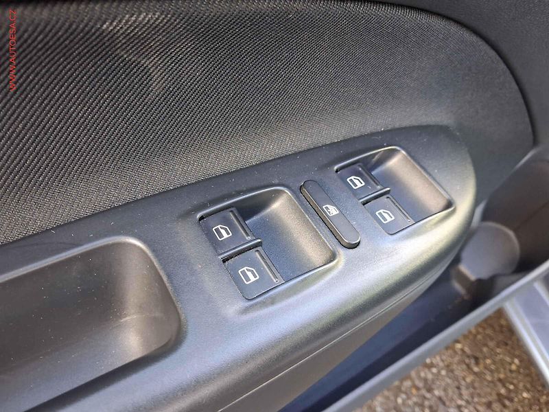 Škoda Octavia (2013) 1.6 TDi, Ambition, park.asist - fotka 13 z 17