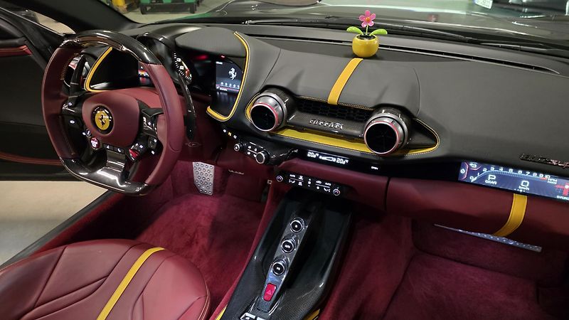 Ferrari 812 (2020) 2roky ZÁRUKA plný SERVIS - fotka 15 z 15