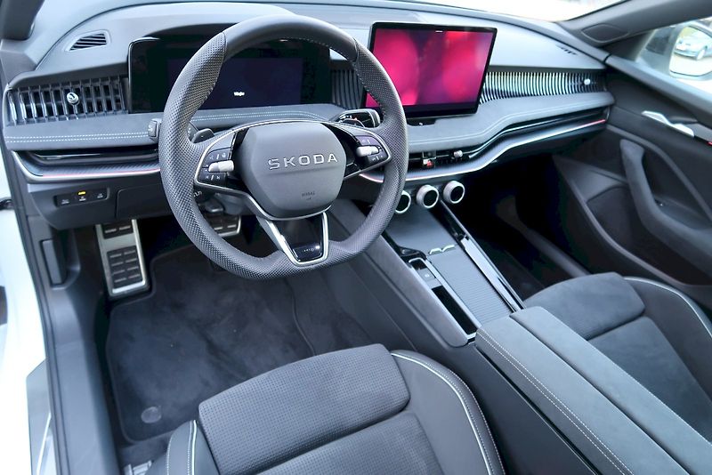 Škoda Superb (2025) Combi SportLine  2,0 TSi/ 150 - fotka 9 z 32